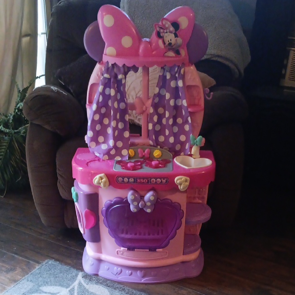 Disney Minnie Mouse Kitchen Playset - Pink and Purple